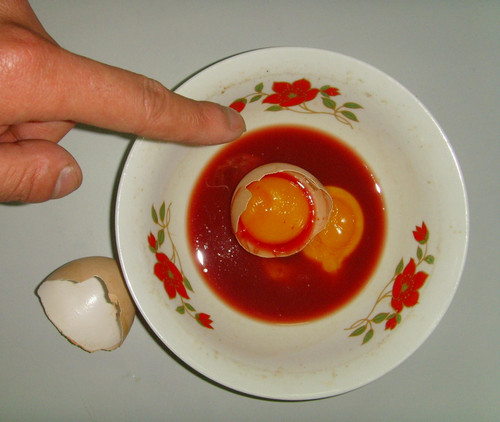 鸡蛋蛋黄有血丝能吃吗？血斑蛋成因及食品安全解析-云溯流哉互尼烹饪网