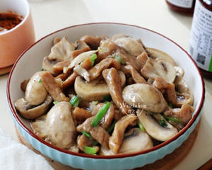 蘑菇炒肉丝嫩滑秘诀：腌制加油与热锅冷油滑炒-哉互尼烹饪网