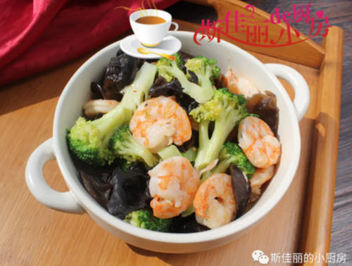 西兰花木耳炒虾仁家常做法4 西兰花木耳炒虾仁家常做法4