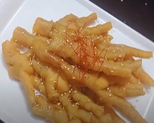 柠檬无骨鸡爪家庭制作技巧 简单脱骨方法分享-哉互尼烹饪网