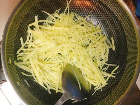 青椒酸辣土豆丝3 青椒酸辣土豆丝3