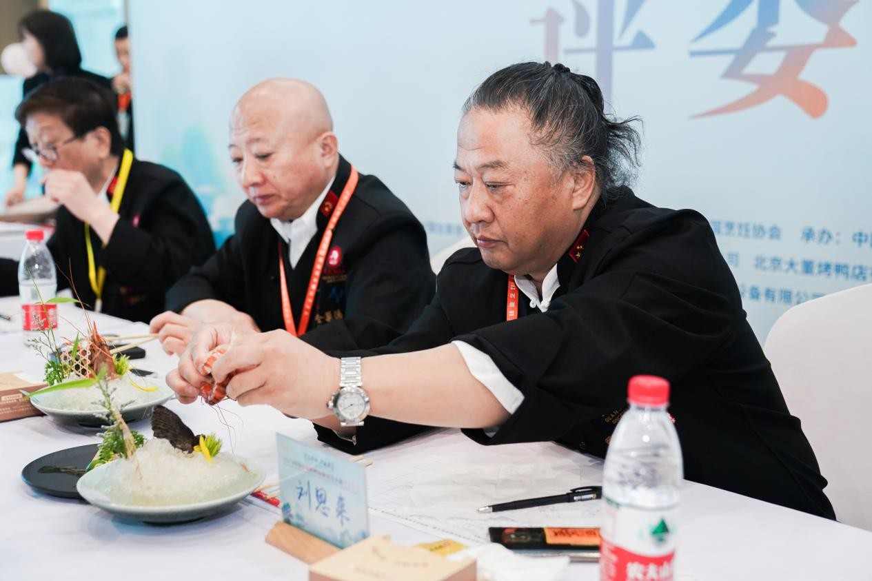中国烤鸭技能烹饪大赛重庆赛区推动行业发展-哉互尼烹饪网 中国烤鸭技能烹饪大赛重庆赛区推动行业发展-哉互尼烹饪网