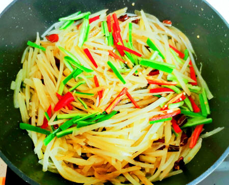 尖辣酸辣土豆丝2 尖辣酸辣土豆丝2