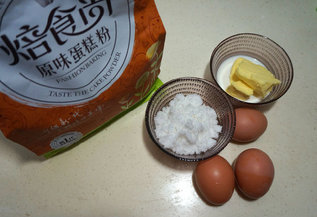 蝴蝶结海绵蛋糕制作教程：新手也能轻松掌握的烘焙方法