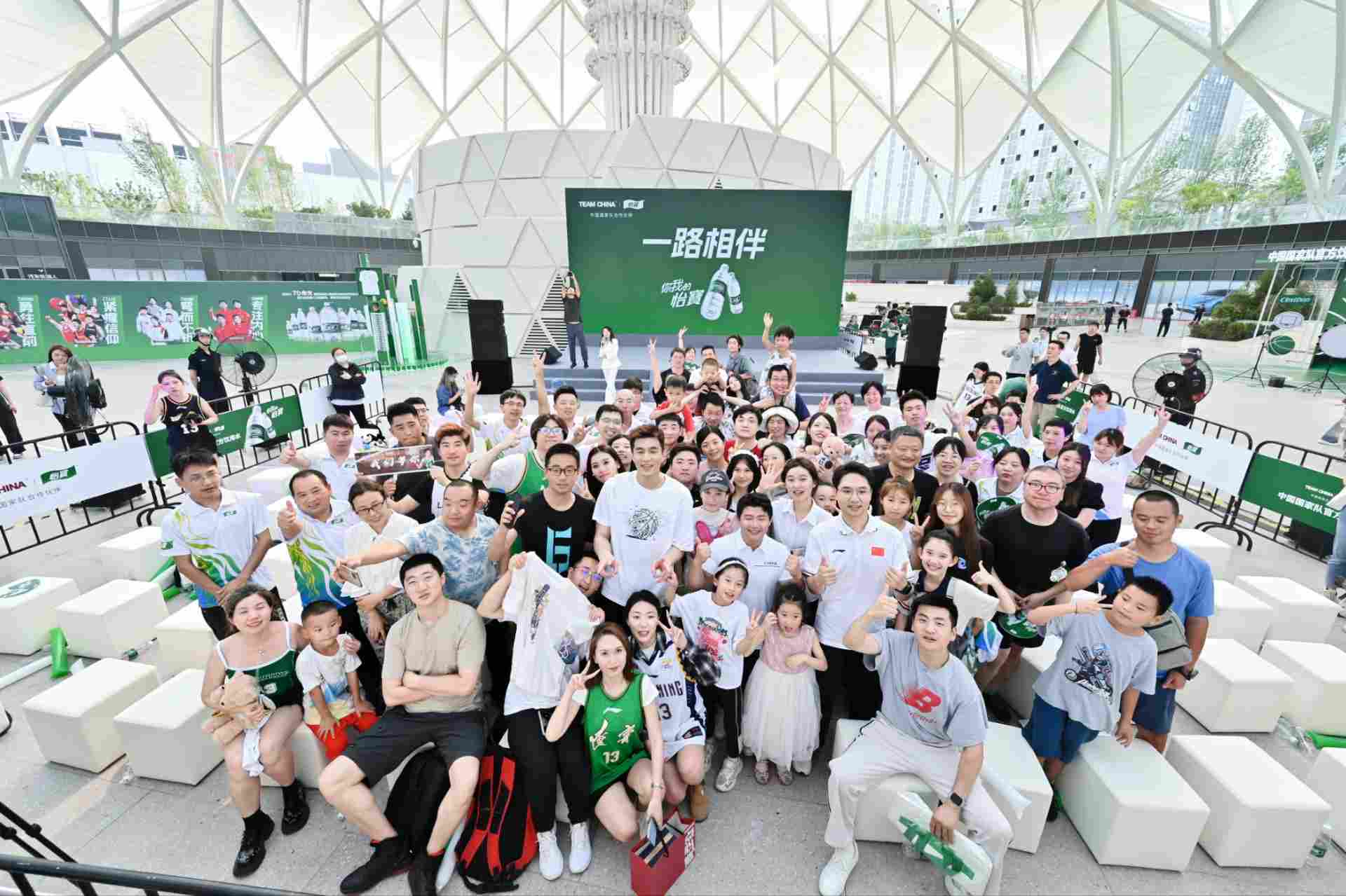 再携手，续写荣耀征程 中国国家队与华润饮料合作迈入新阶段