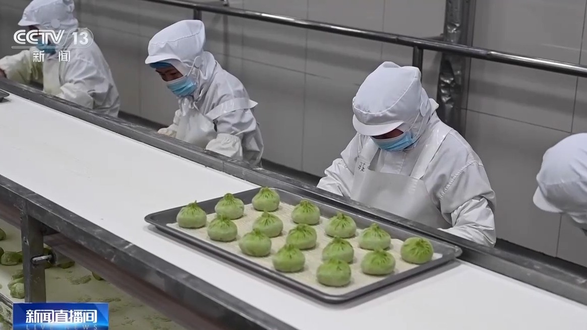 年货“涌进来”，中国味“走出去” 解锁春节消费的双向活力