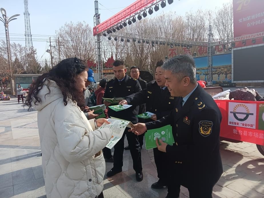 轮台县:元宵佳节话食安 科普宣传“零距离” 轮台县:元宵佳节话食安 科普宣传“零距离”